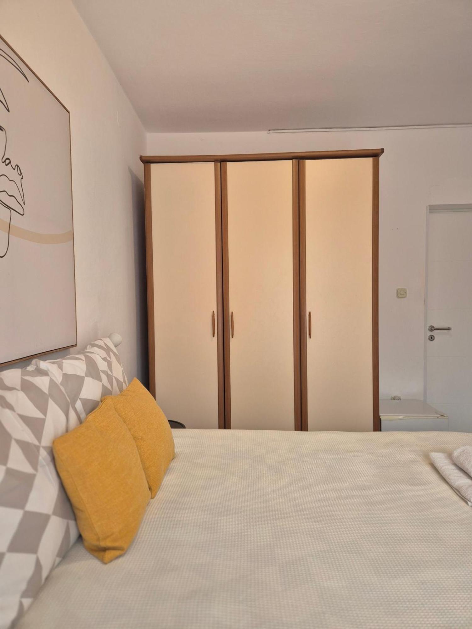 Apartments & Rooms Ivana Rovinj Ruang foto